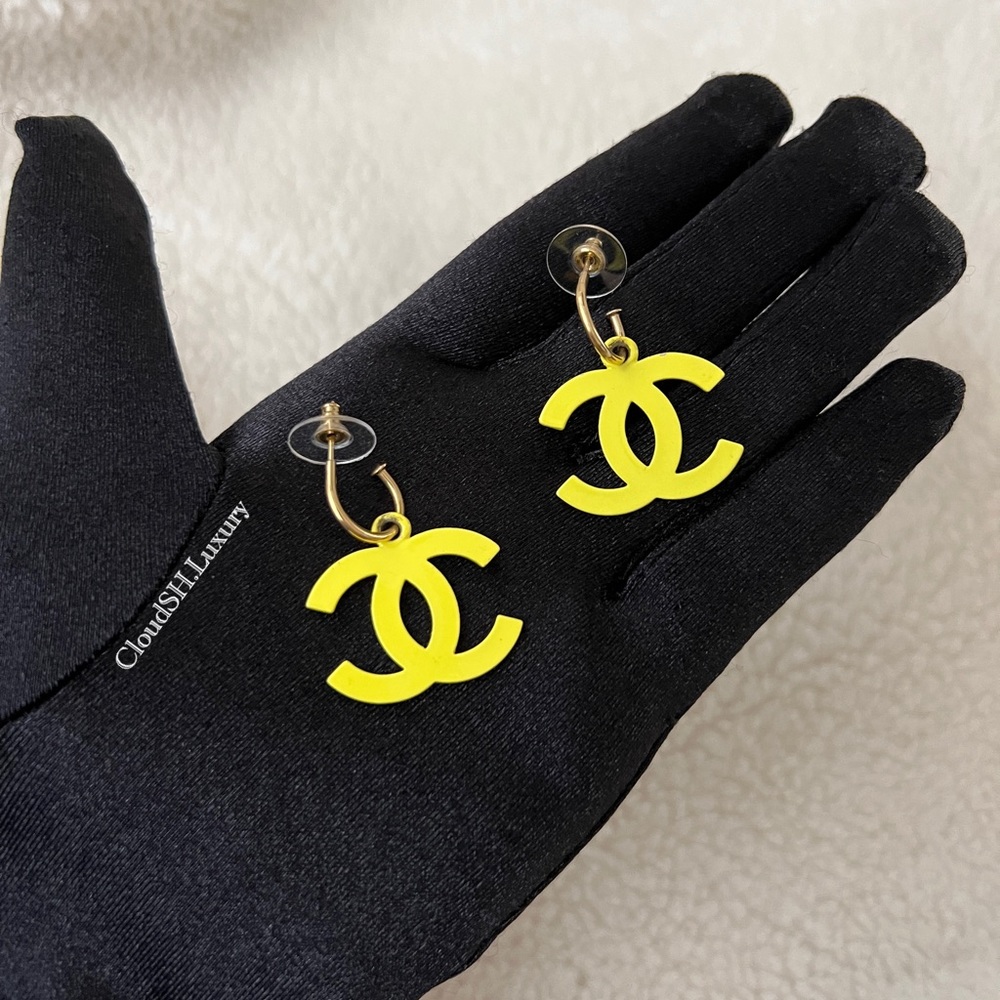 Auth Chanel Vintage Neon Yellow CC Logo Earrings w/ Gold hdw